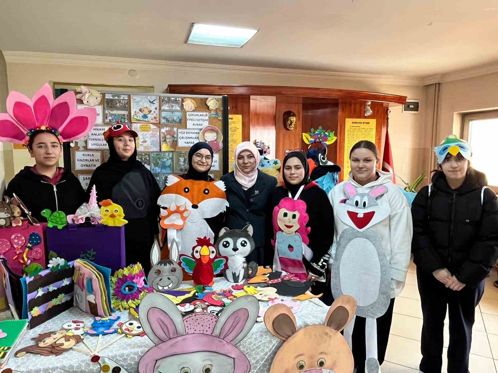 Kız öğrencilerden sağlıklı beslenme etkinliği
