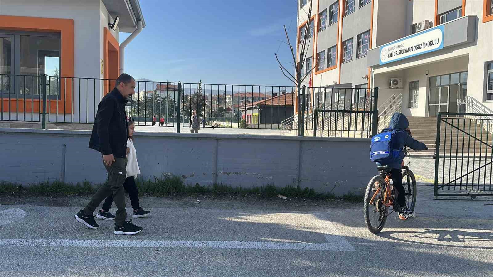 Kızı için yeniden ayağa kalktı, protez bacağına kavuştu
