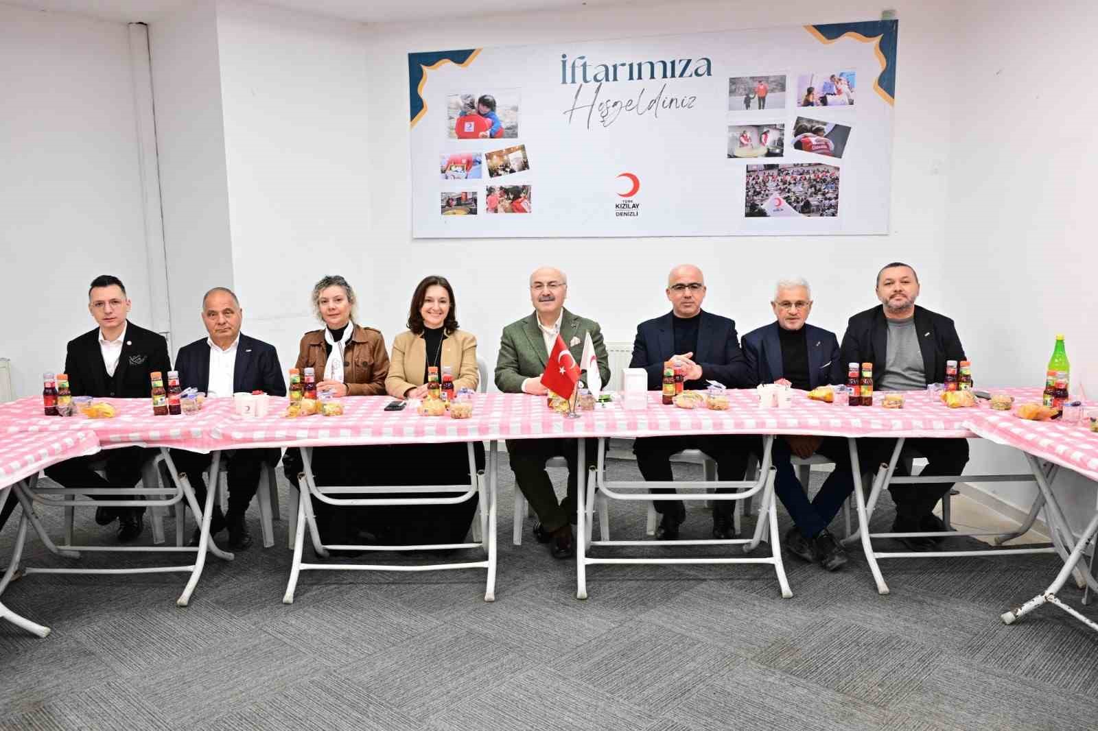 Kızılay 450 çocuğu gönül sofrasında buluşturdu
