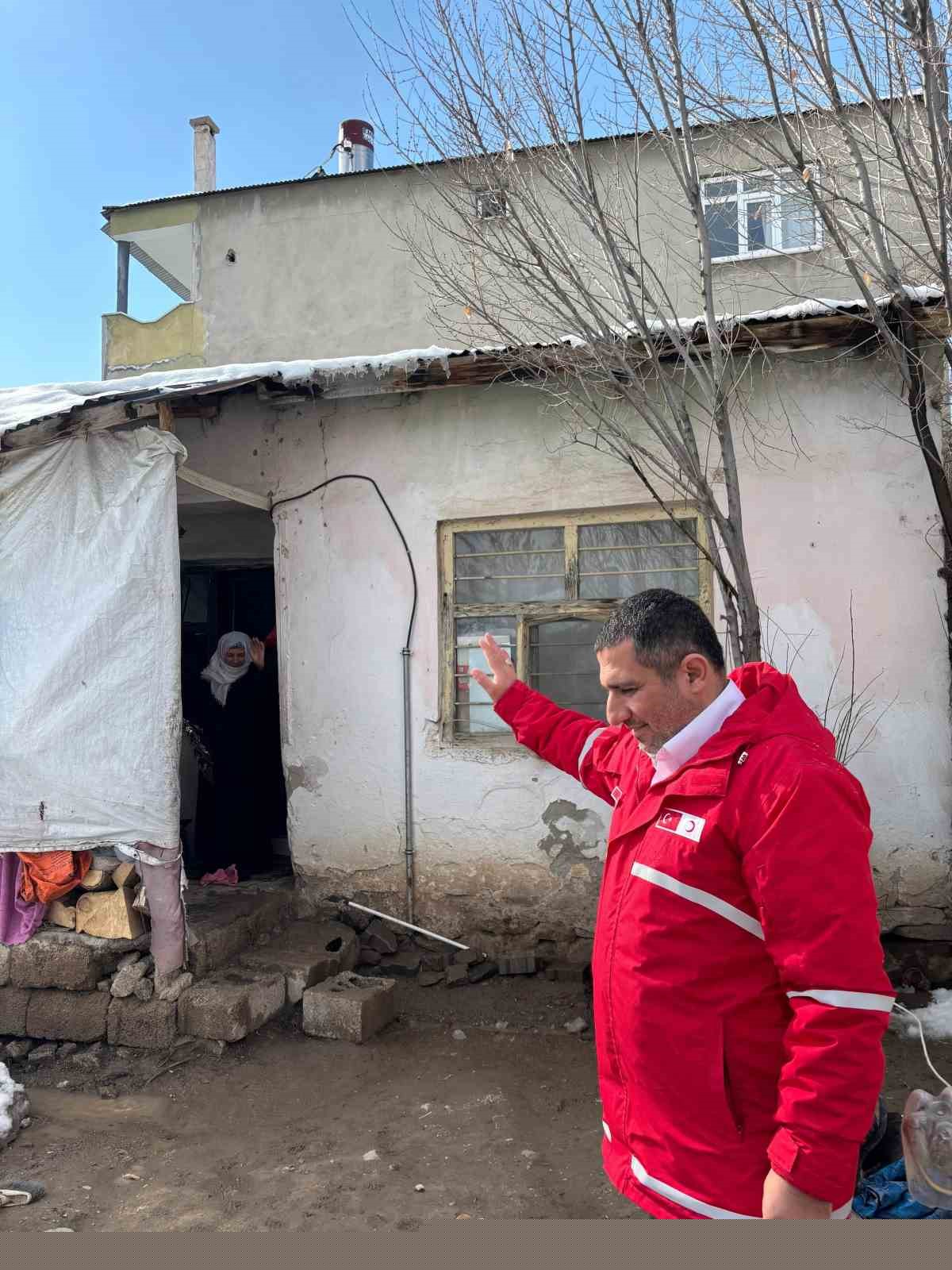 Kızılay Muradiye Şubesi’nden 8 Mart ziyareti
