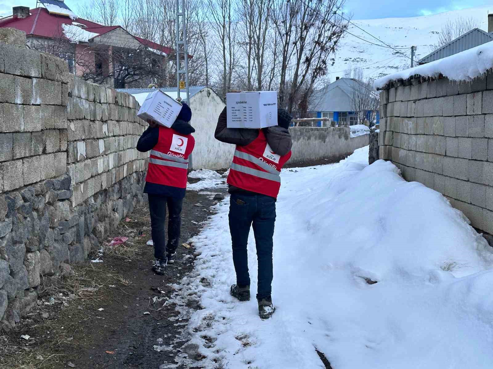 Kızılay Muradiye Şubesinden ihtiyaç sahibi ailelere gıda desteği
