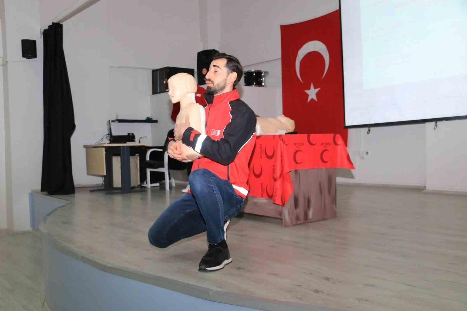 Kızılay’dan çocuklara ilk yardım eğitimi
