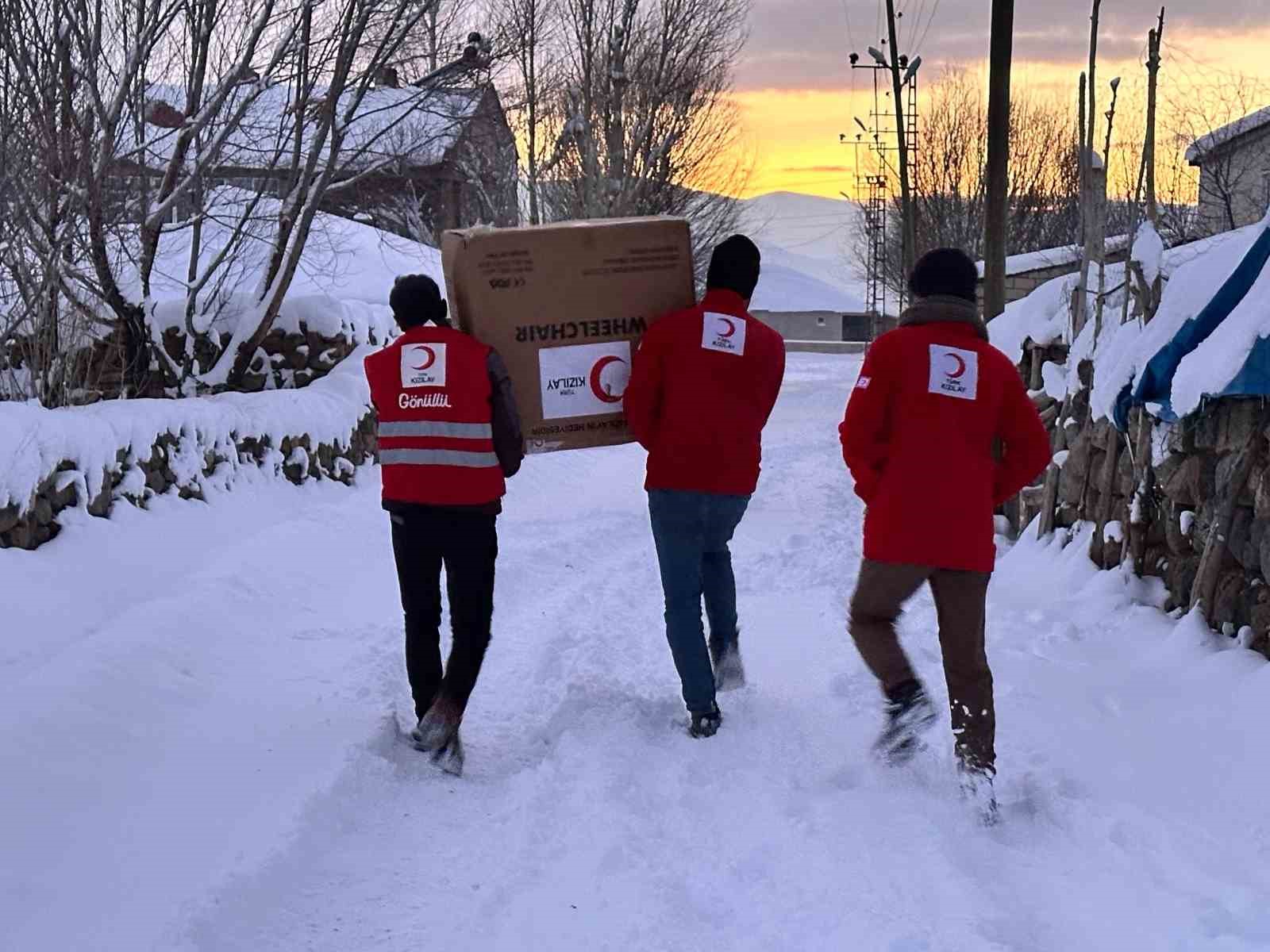 Kızılay’dan engelli bireylere tekerlekli sandalye desteği
