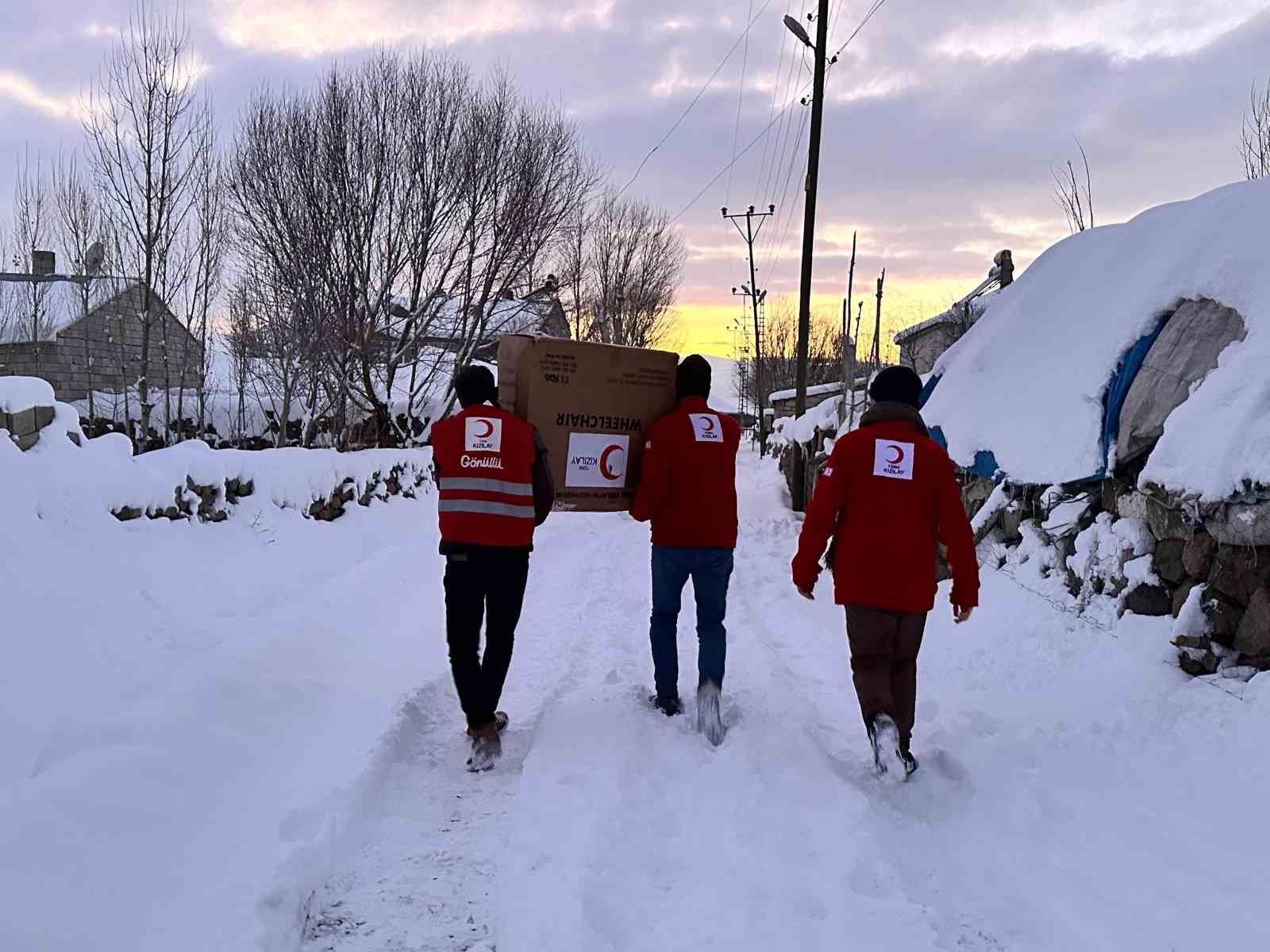 Kızılay’dan engelli bireylere tekerlekli sandalye desteği
