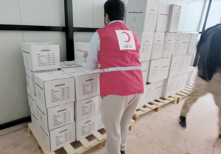 Kızılay’dan Gazipaşa’da ihtiyaç sahiplerine yardım eli
