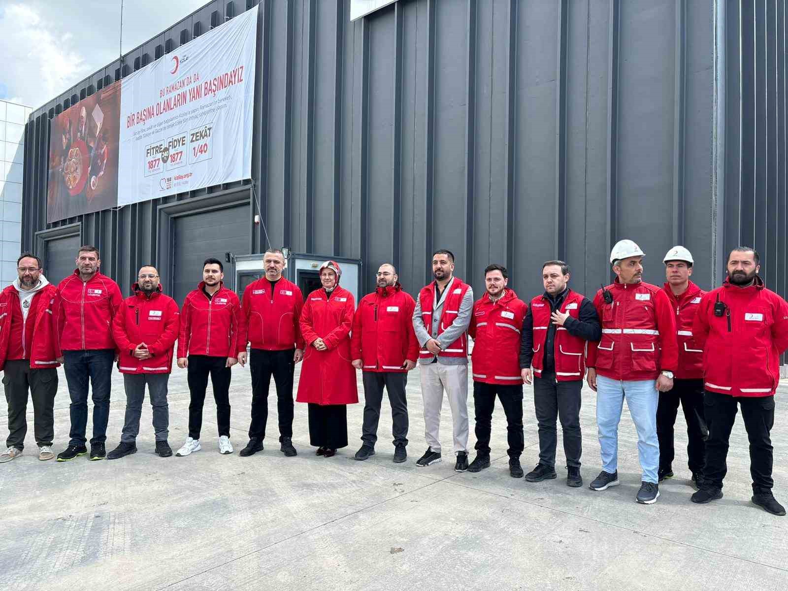 Kızılay’dan İran’a 48 tonluk insani yardım
Kızılay’dan İran’a 48 tonluk insani yardım