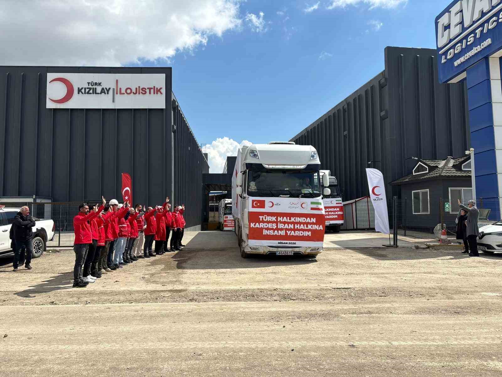 Kızılay’dan İran’a 48 tonluk insani yardım
Kızılay’dan İran’a 48 tonluk insani yardım