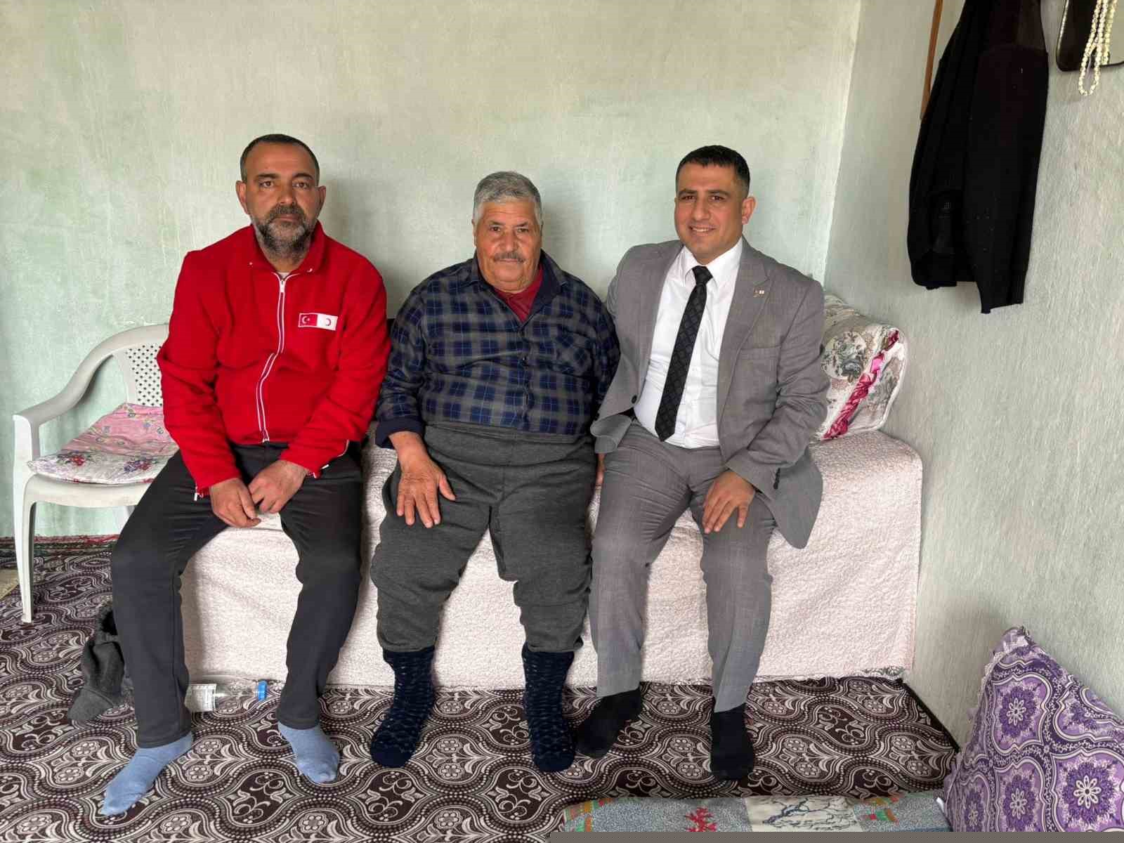 Kızılay’dan yalnız yaşayan yaşlılara bayram ziyareti
