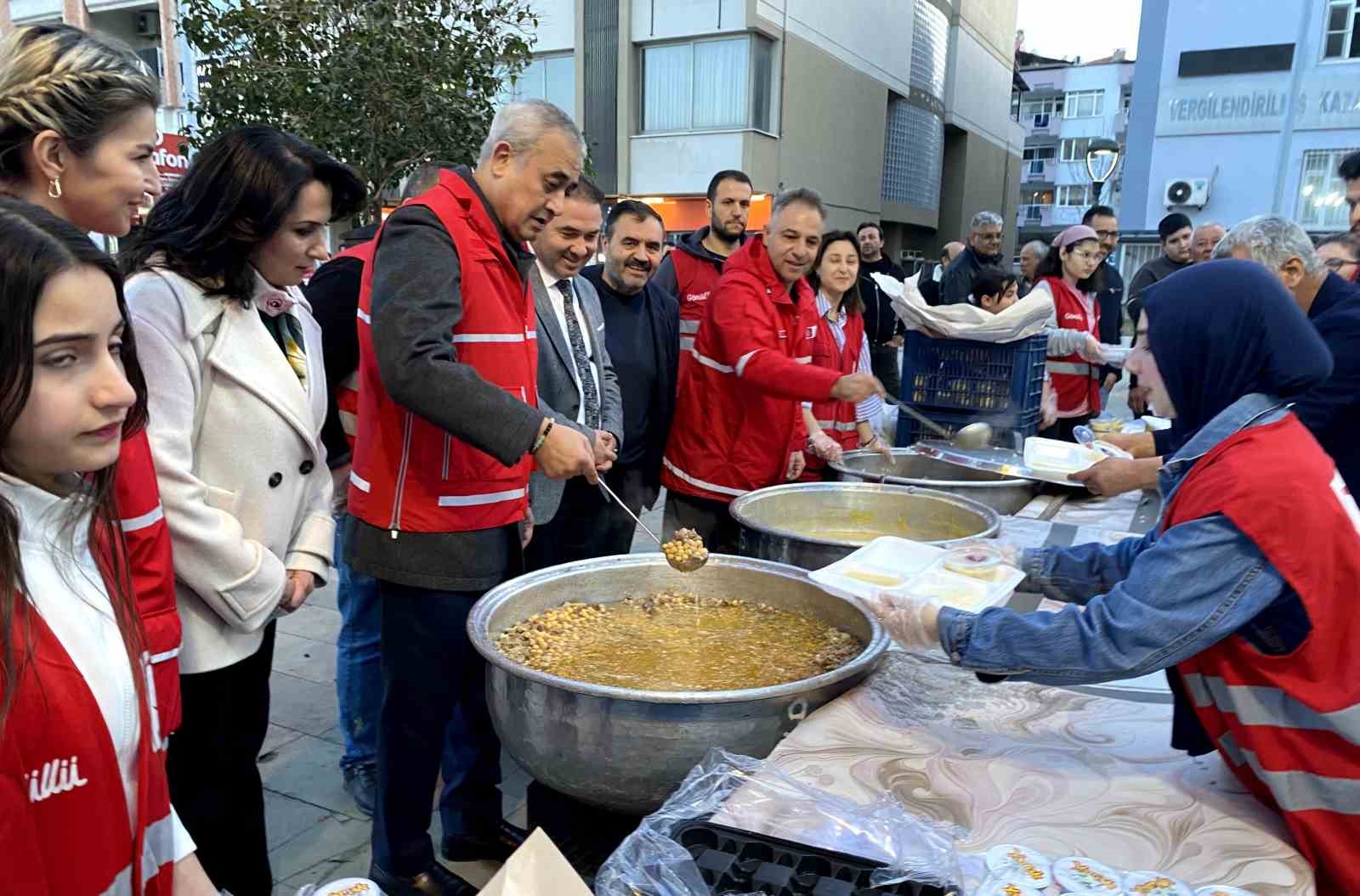 Kızılay’ın iftar çadırı Alaşehir’de dayanışmanın simgesi oldu
