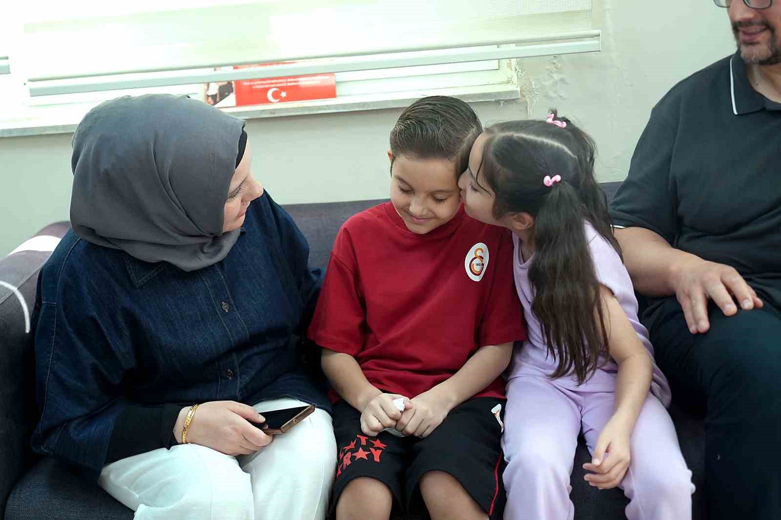 Kızını karaciğer nakli beklerken kaybetti, oğlu organ bağışıyla hayata tutundu
