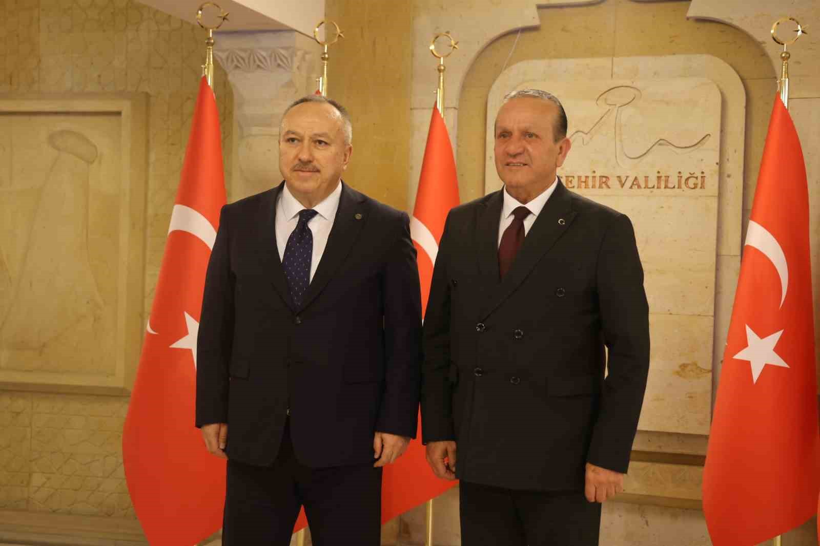 KKTC Başbakan Yardımcısı Ataoğlu: "Farklı ülkelere gitmek yerine kendi adamızı ziyaret edin"
KKTC Başbakan Yardımcısı Ataoğlu: "Farklı ülkelere gitmek yerine kendi adamızı ziyaret edin"