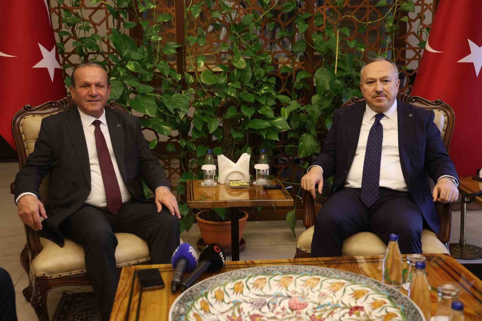 KKTC Başbakan Yardımcısı Ataoğlu: "Farklı ülkelere gitmek yerine kendi adamızı ziyaret edin"
KKTC Başbakan Yardımcısı Ataoğlu: "Farklı ülkelere gitmek yerine kendi adamızı ziyaret edin"