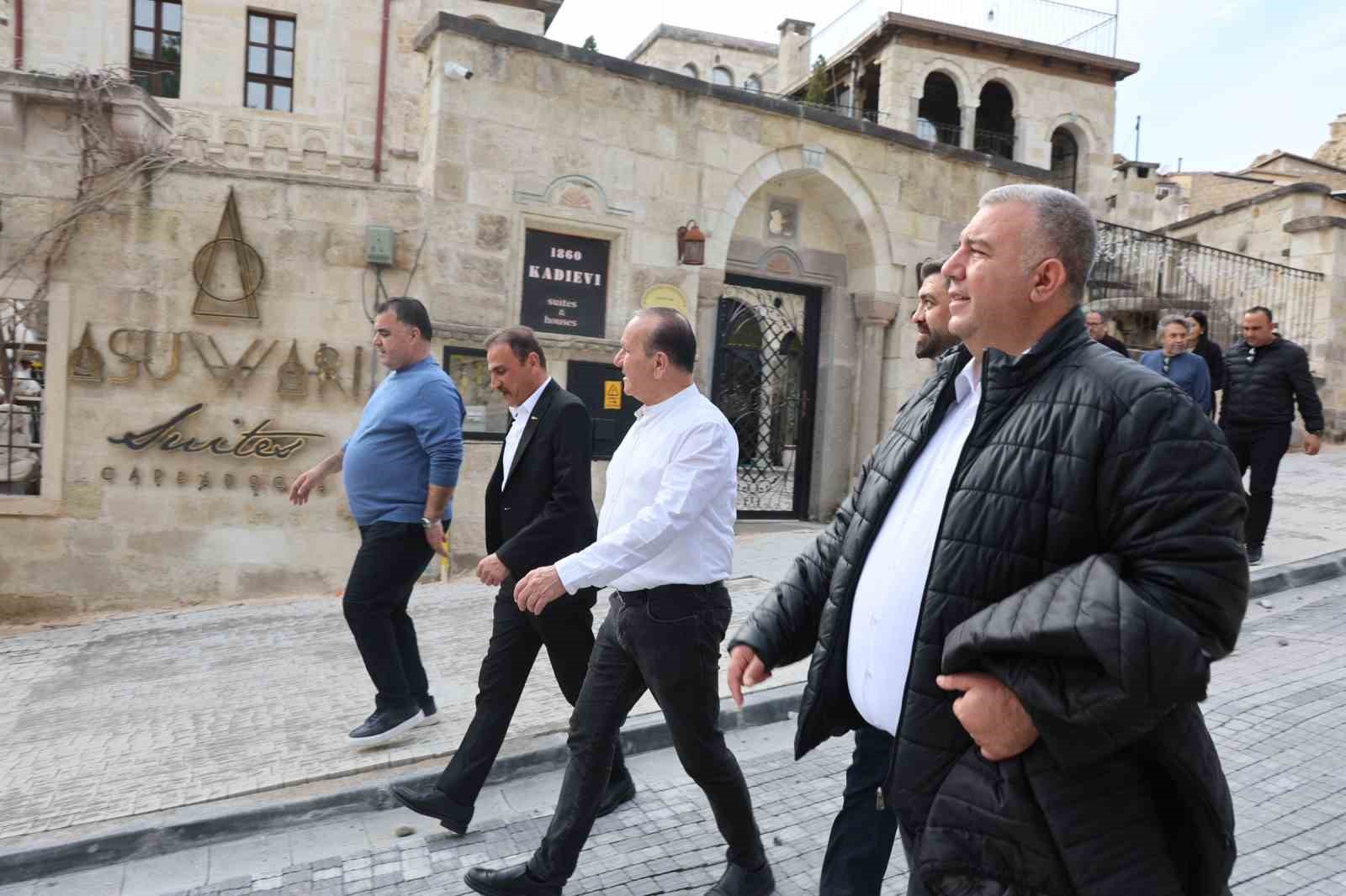 KKTC Başbakan Yardımcısı Ataoğlu: "Farklı ülkelere gitmek yerine kendi adamızı ziyaret edin"
KKTC Başbakan Yardımcısı Ataoğlu: "Farklı ülkelere gitmek yerine kendi adamızı ziyaret edin"