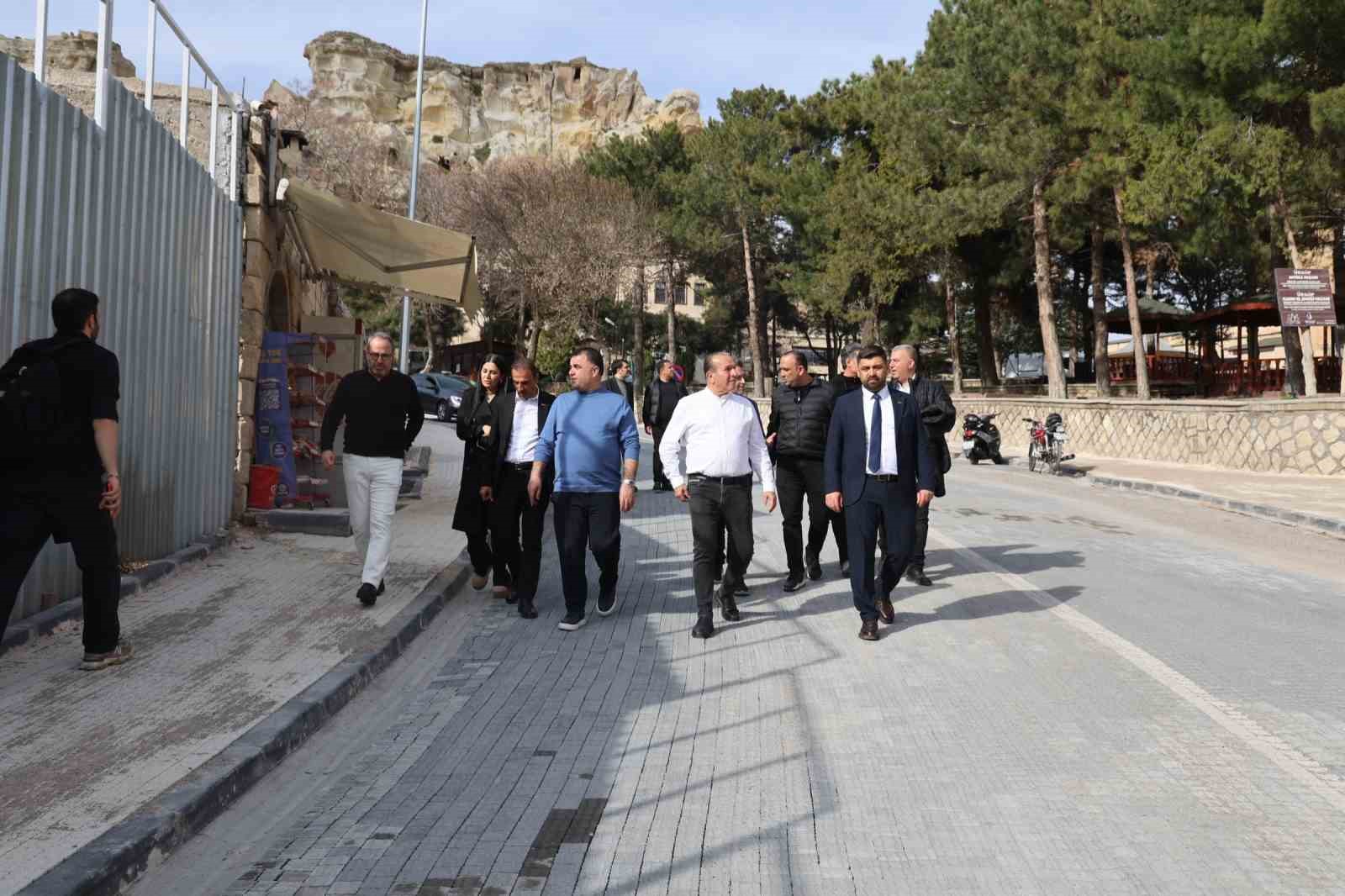 KKTC Başbakan Yardımcısı Ataoğlu: "Farklı ülkelere gitmek yerine kendi adamızı ziyaret edin"
KKTC Başbakan Yardımcısı Ataoğlu: "Farklı ülkelere gitmek yerine kendi adamızı ziyaret edin"