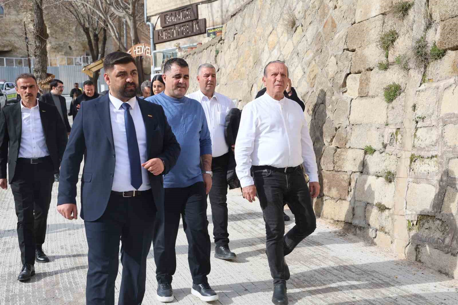 KKTC Başbakan Yardımcısı Ataoğlu: "Farklı ülkelere gitmek yerine kendi adamızı ziyaret edin"
KKTC Başbakan Yardımcısı Ataoğlu: "Farklı ülkelere gitmek yerine kendi adamızı ziyaret edin"