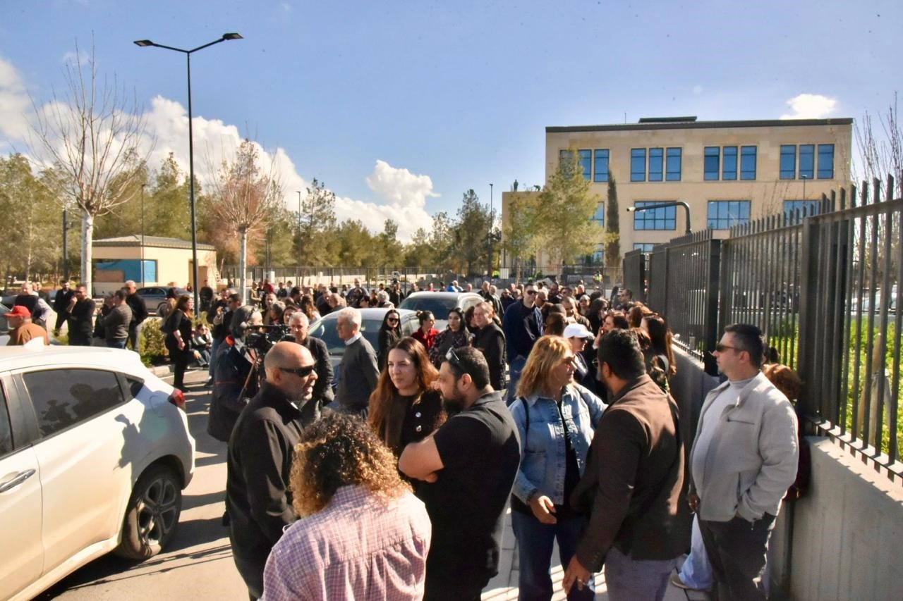 KKTC’de fiber optik protokolüne karşı Meclis önünde eylem
