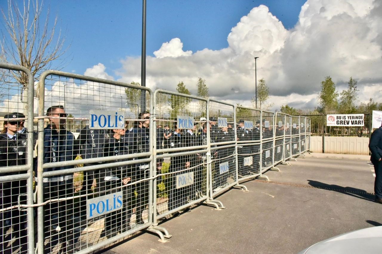 KKTC’de fiber optik protokolüne karşı Meclis önünde eylem
