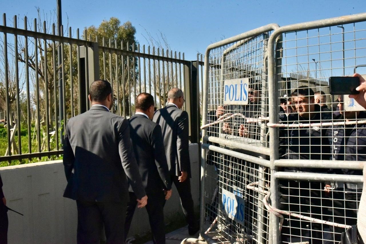 KKTC’de fiber optik protokolüne karşı Meclis önünde eylem
