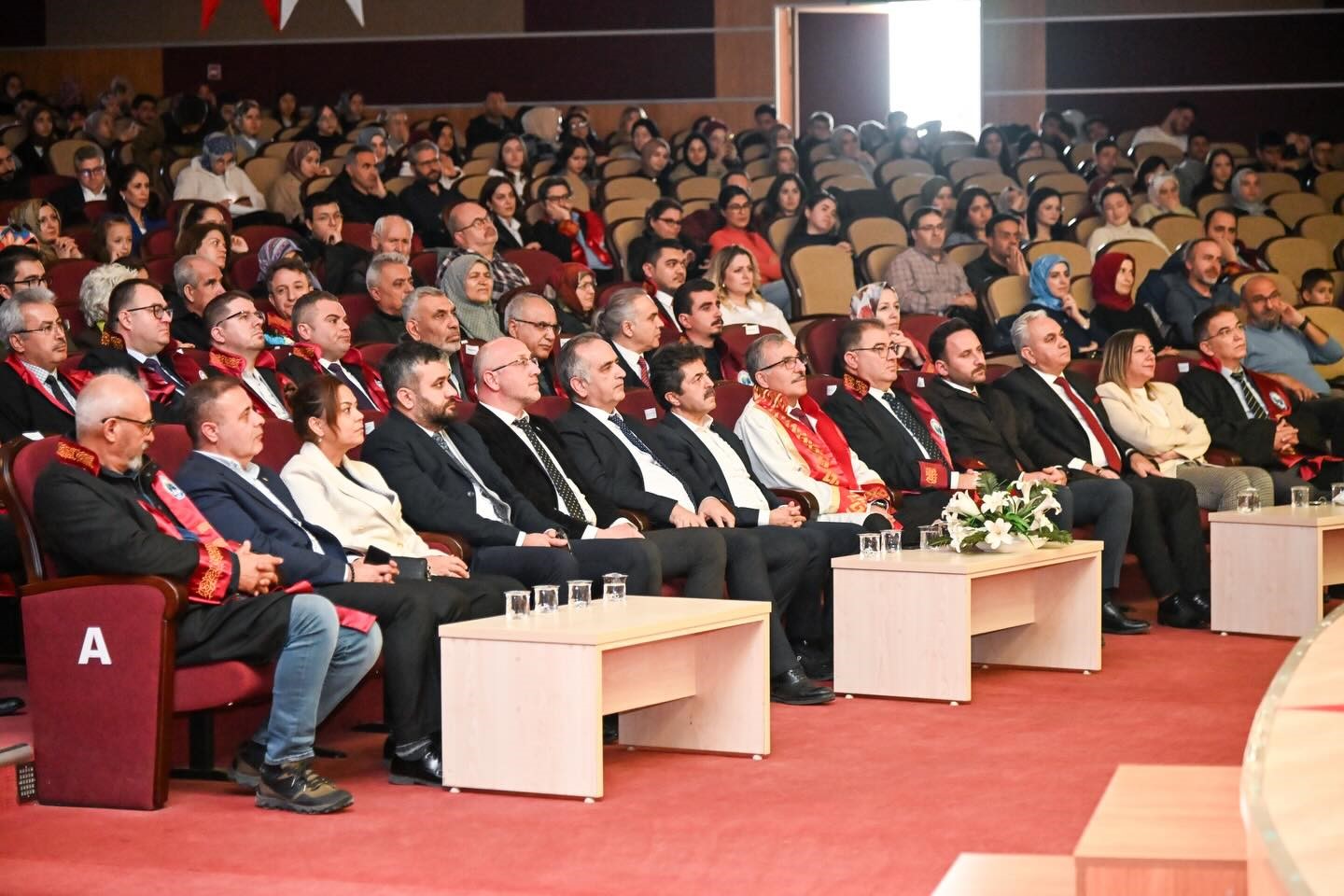 KMÜ’de akademik performans ve cübbe giyme töreni düzenlendi
