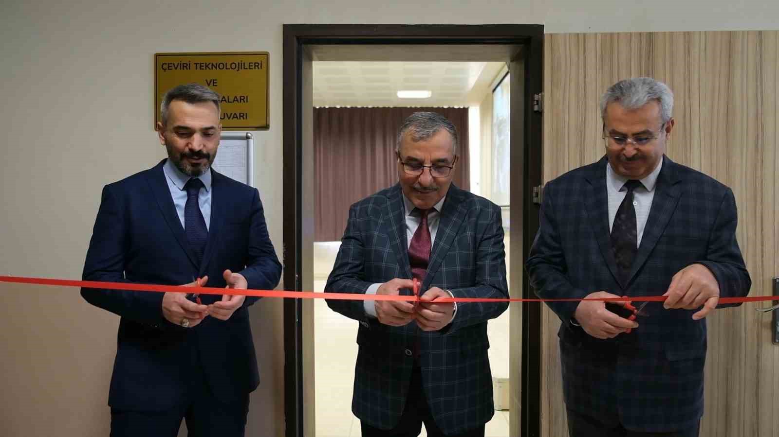 KMÜ’de ileri donanımlı çeviri laboratuvarı açıldı
