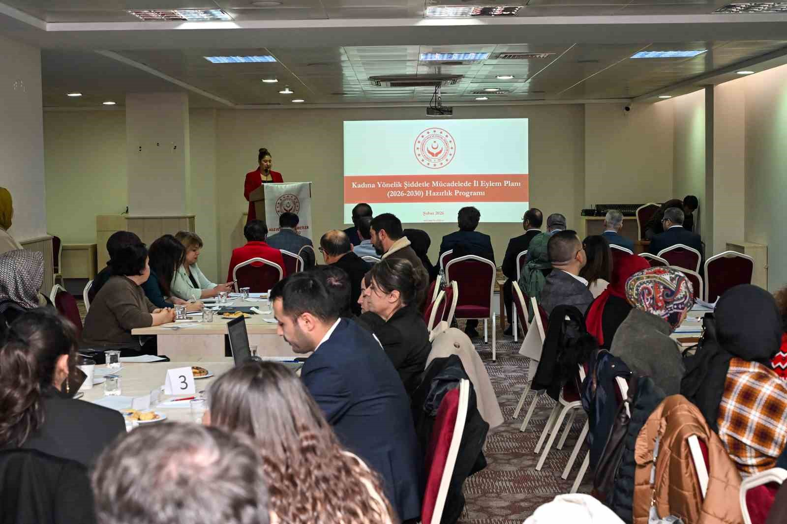 KMÜ’de kadına yönelik şiddetle mücadele çalıştayı düzenlendi
