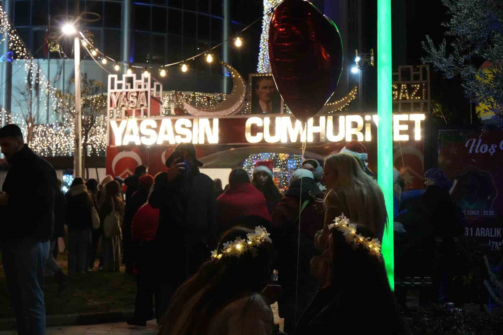 Kocaeli 2026’ya coşkuyla girdi: Sokaklar ışıltı ve neşeyle doldu
