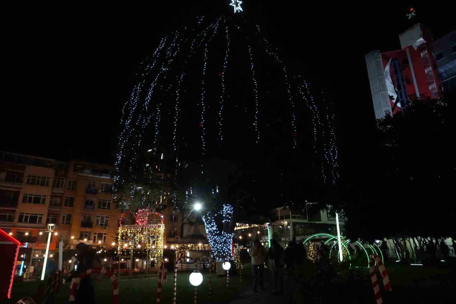 Kocaeli 2026’ya coşkuyla girdi: Sokaklar ışıltı ve neşeyle doldu
