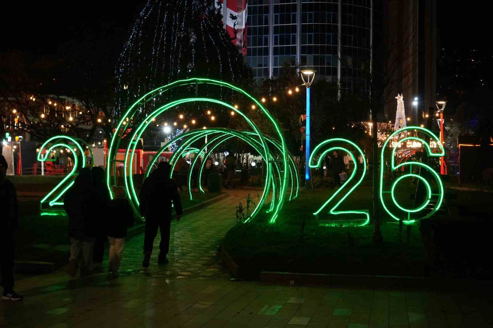 Kocaeli 2026’ya coşkuyla girdi: Sokaklar ışıltı ve neşeyle doldu
