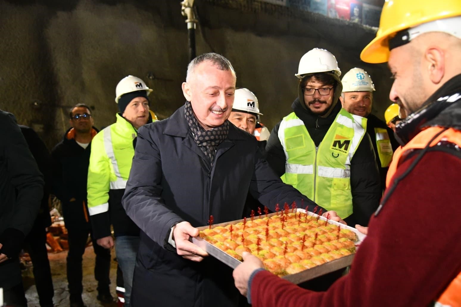 Kocaeli Büyükşehir ekipleri yeni yıla şantiyelerde girdi
