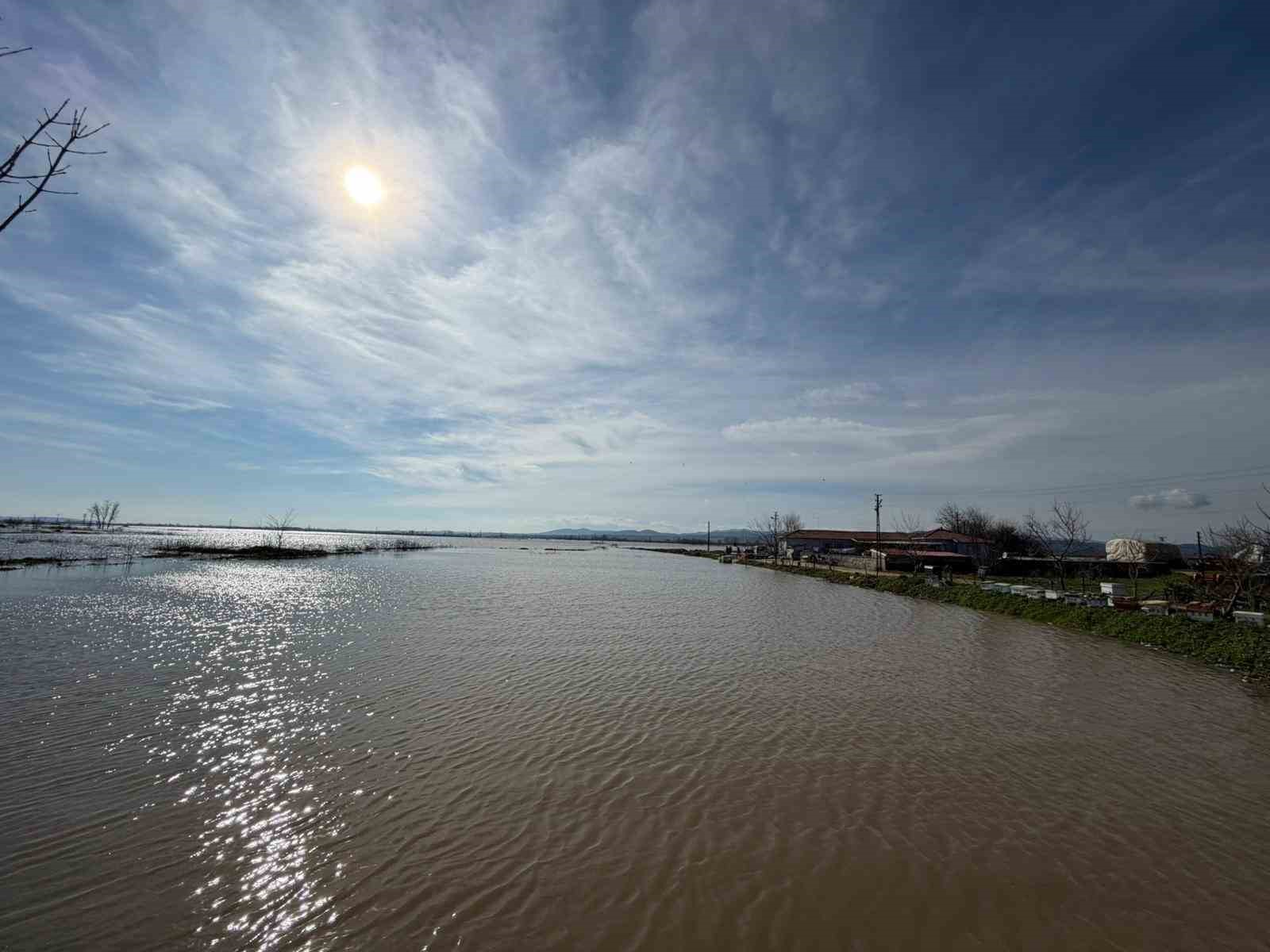 Kocaeli Büyükşehir İtfaiyesi, taşkın riskine karşı Edirne’de
