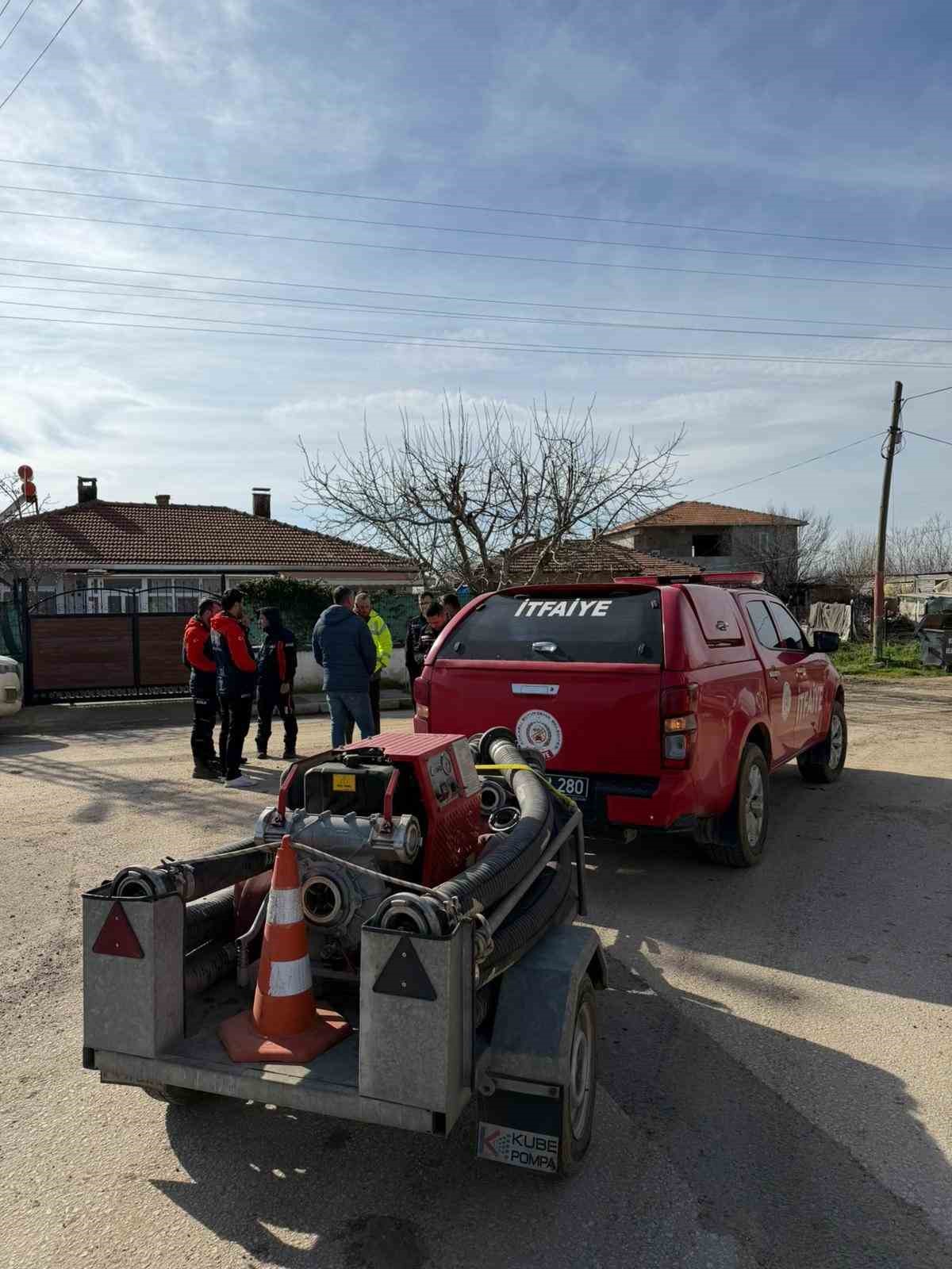 Kocaeli Büyükşehir İtfaiyesi, taşkın riskine karşı Edirne’de
