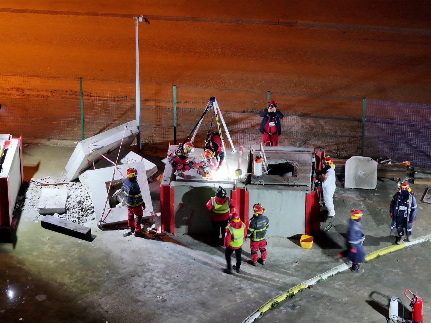 Kocaeli İtfaiyesi, AFAD’ın en üst düzey arama kurtarma akreditasyonunu aldı
Kocaeli İtfaiyesi, AFAD’ın en üst düzey arama kurtarma akreditasyonunu aldı