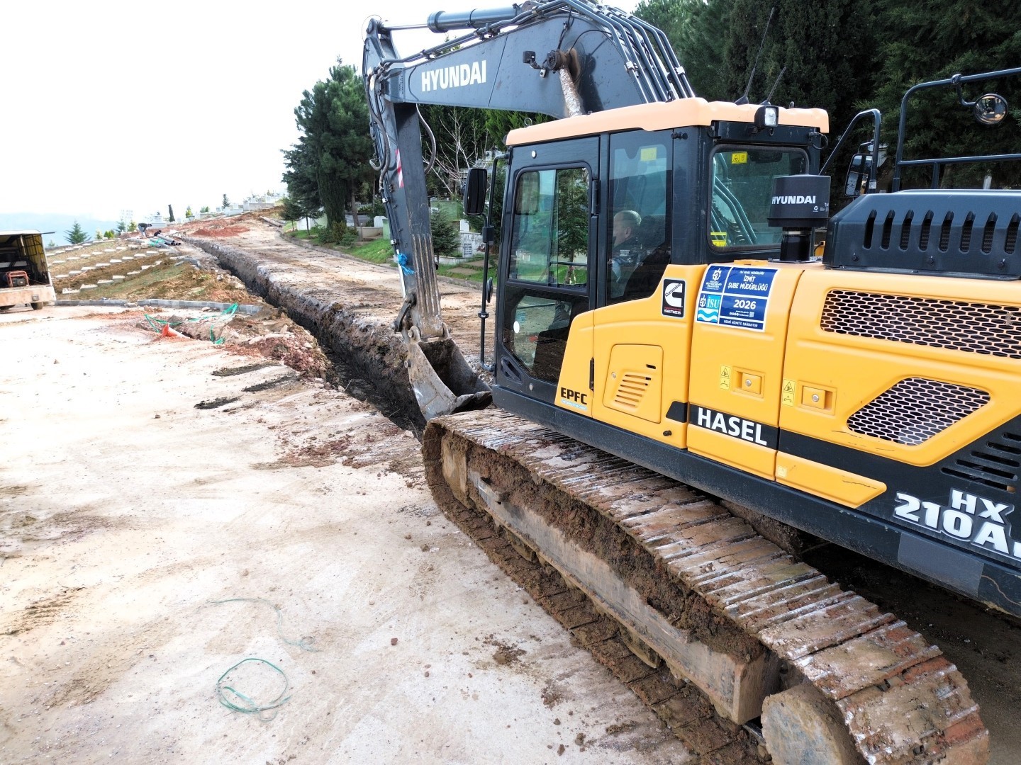 Kocaeli Kent Mezarlığı’nda su hattı yenileme çalışması
