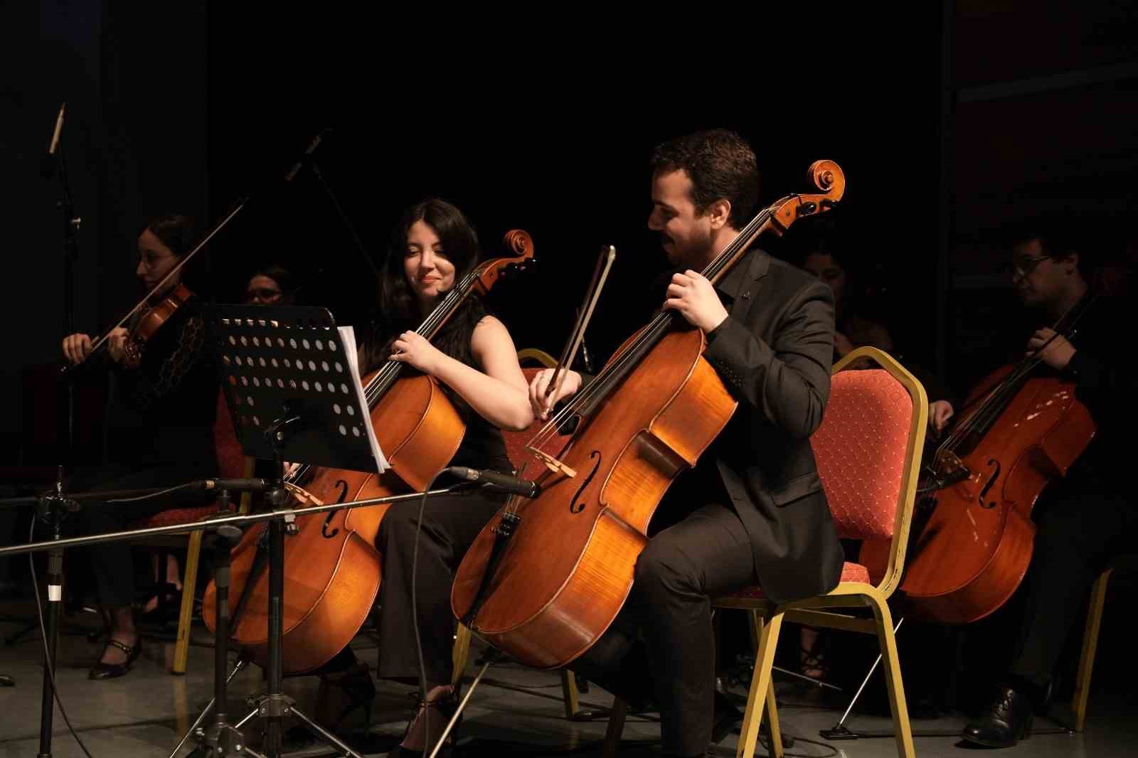 Kocaeli Orkestrası, Toygar Işıklı dizi müziklerini izleyiciyle buluşturdu
Kocaeli Orkestrası, Toygar Işıklı dizi müziklerini izleyiciyle buluşturdu