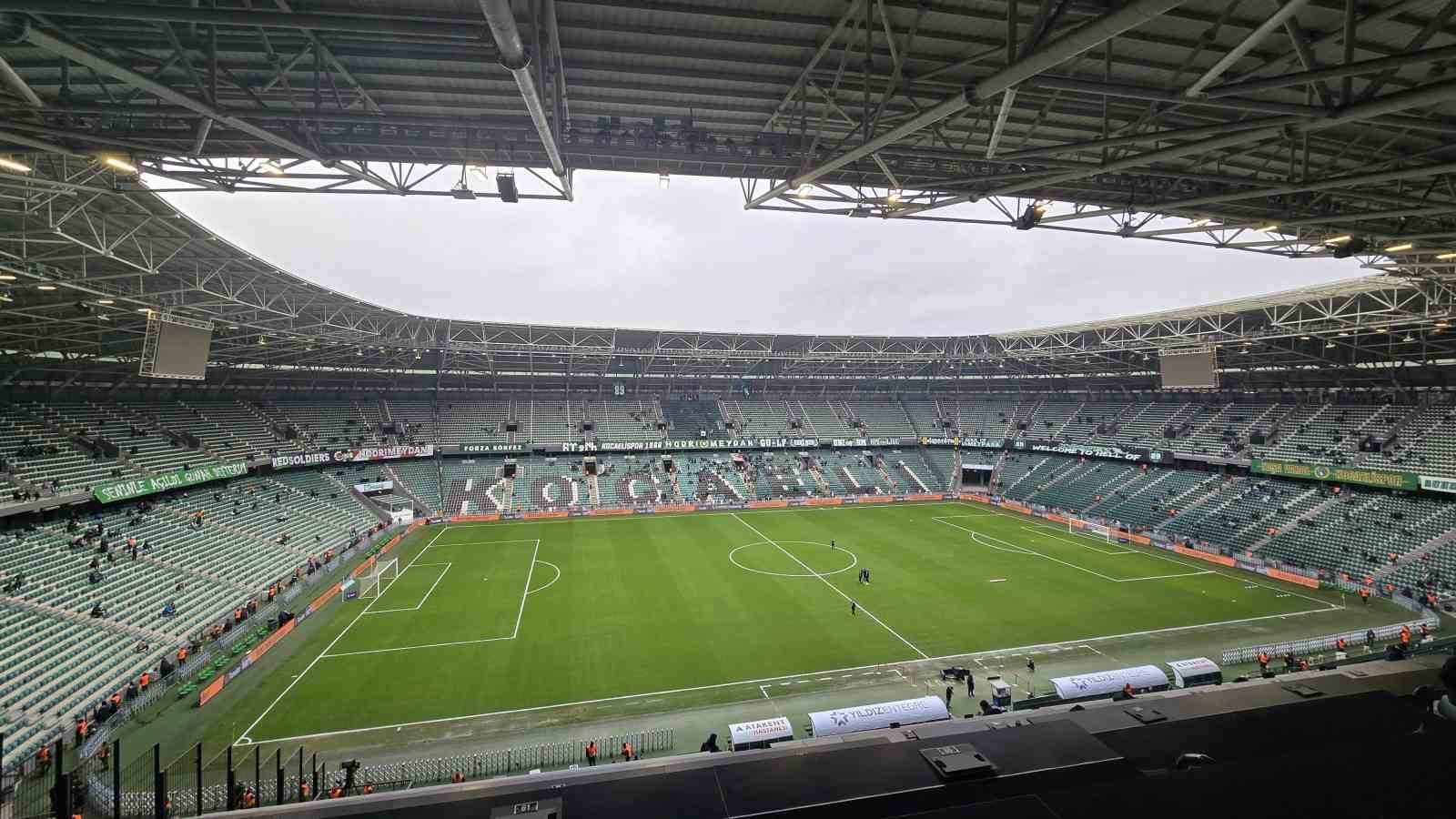 Kocaeli Stadyumu’nun zemini maça hazır
