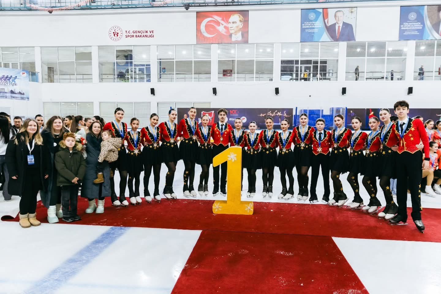 Kocaeli takımları, senkronize buz pateninde kürsüyü kaptırmadı
