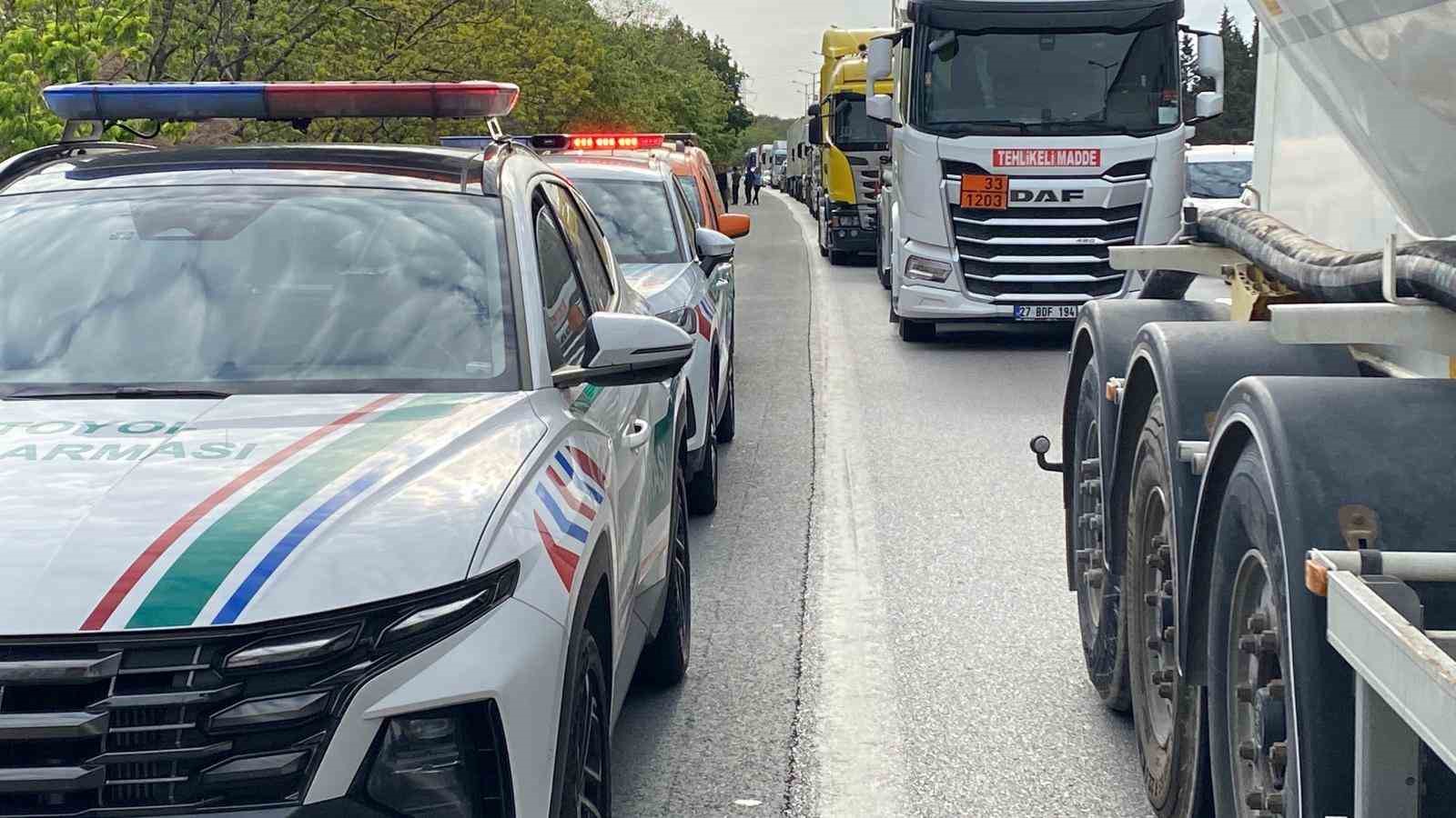 Kocaeli TEM’de 6 tır birbirine girdi: Ankara yönü trafiğe kapandı
