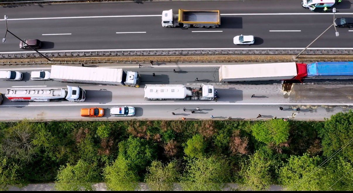 Kocaeli TEM’de 6 tır birbirine girdi: Ankara yönü trafiğe kapandı
