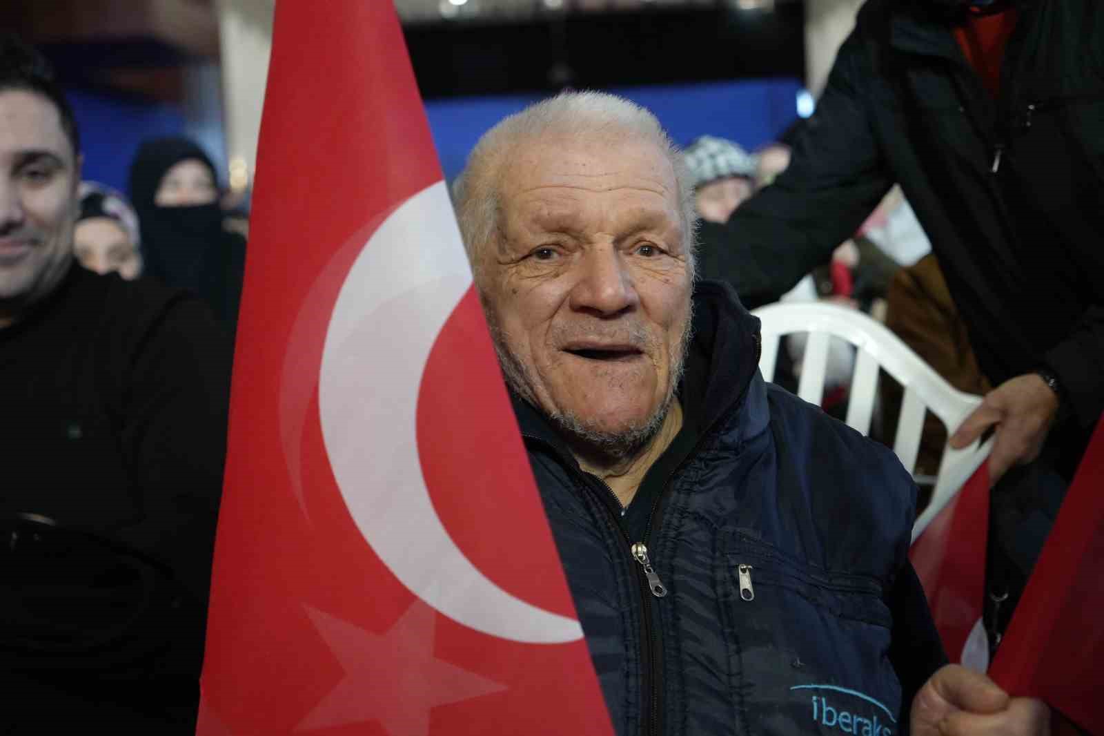 Kocaeli’de 10 bin 340 sosyal konutun kura çekimi Bakan Kurum’un katılımıyla yapıldı
Kocaeli’de 10 bin 340 sosyal konutun kura çekimi Bakan Kurum’un katılımıyla yapıldı