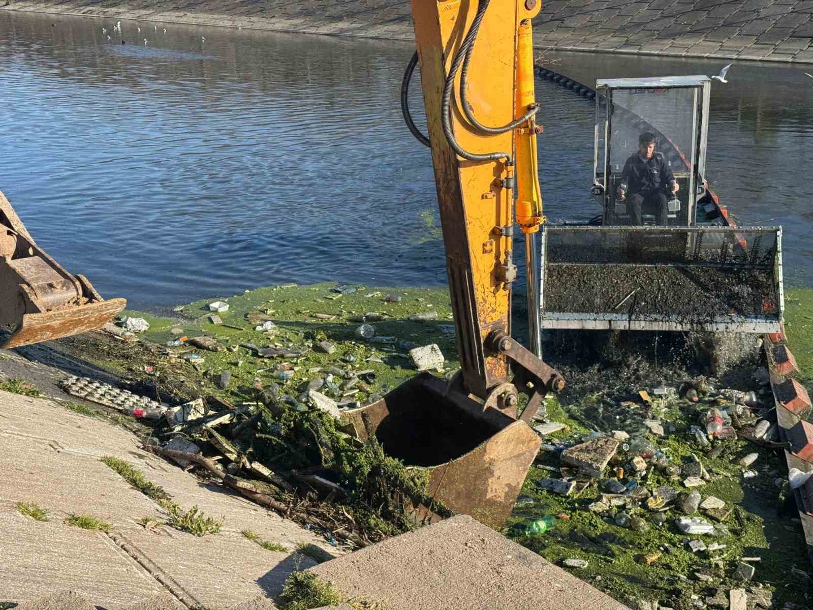 Kocaeli’de 12 metreküp atık denize ulaşmadan toplandı
