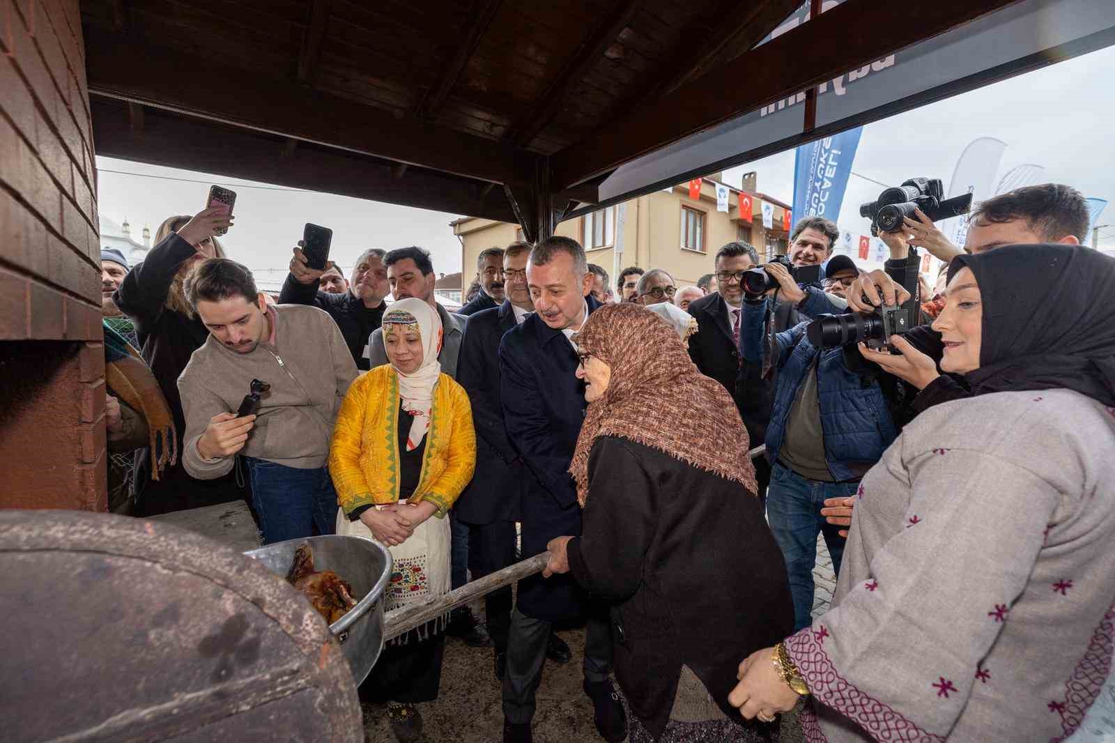 Kocaeli’de 200 yıllık ’imece’ geleneği: 5. Kaz Bayramı kutlandı
Kocaeli’de 200 yıllık ’imece’ geleneği: 5. Kaz Bayramı kutlandı