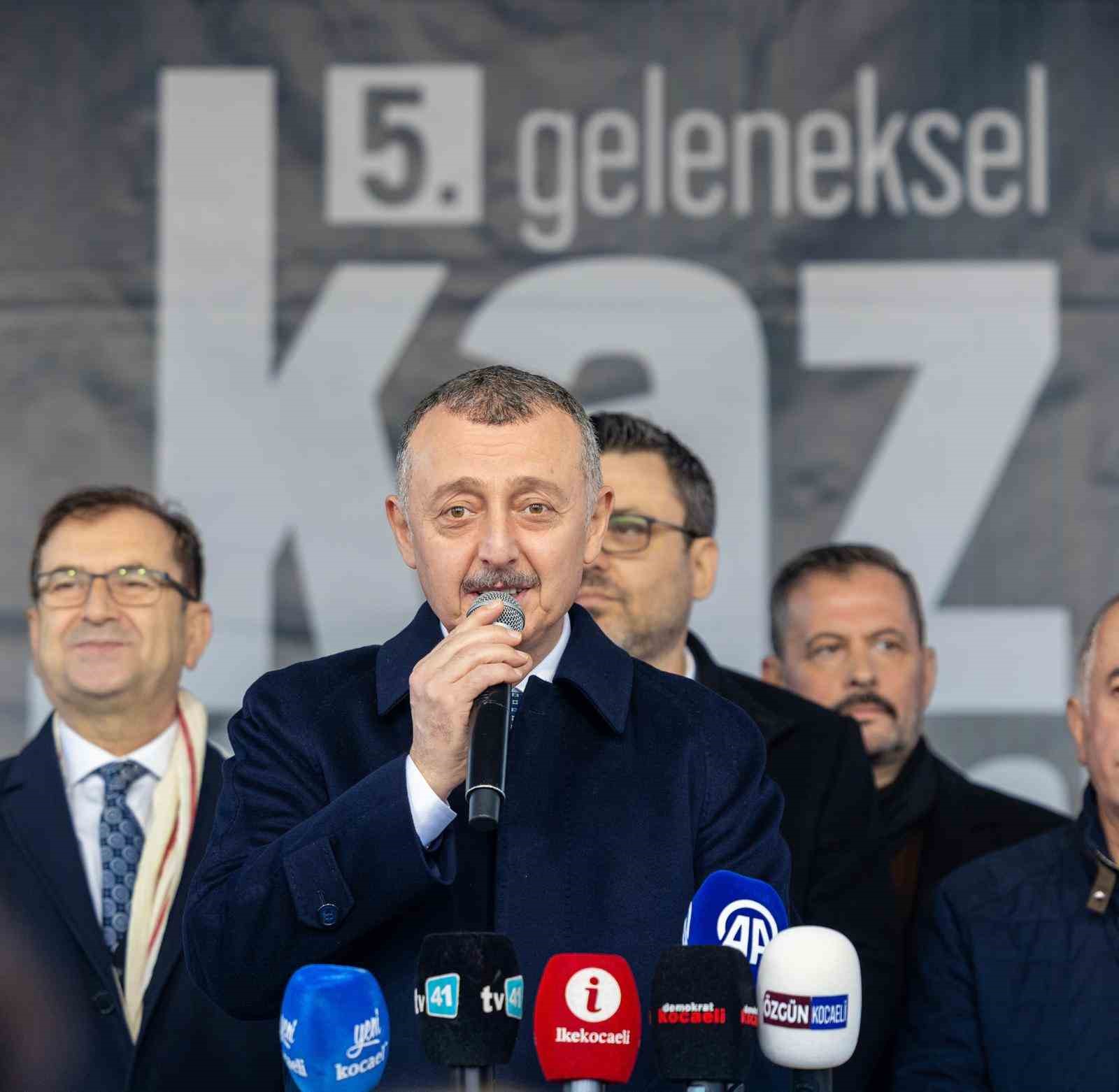 Kocaeli’de 200 yıllık ’imece’ geleneği: 5. Kaz Bayramı kutlandı
Kocaeli’de 200 yıllık ’imece’ geleneği: 5. Kaz Bayramı kutlandı
