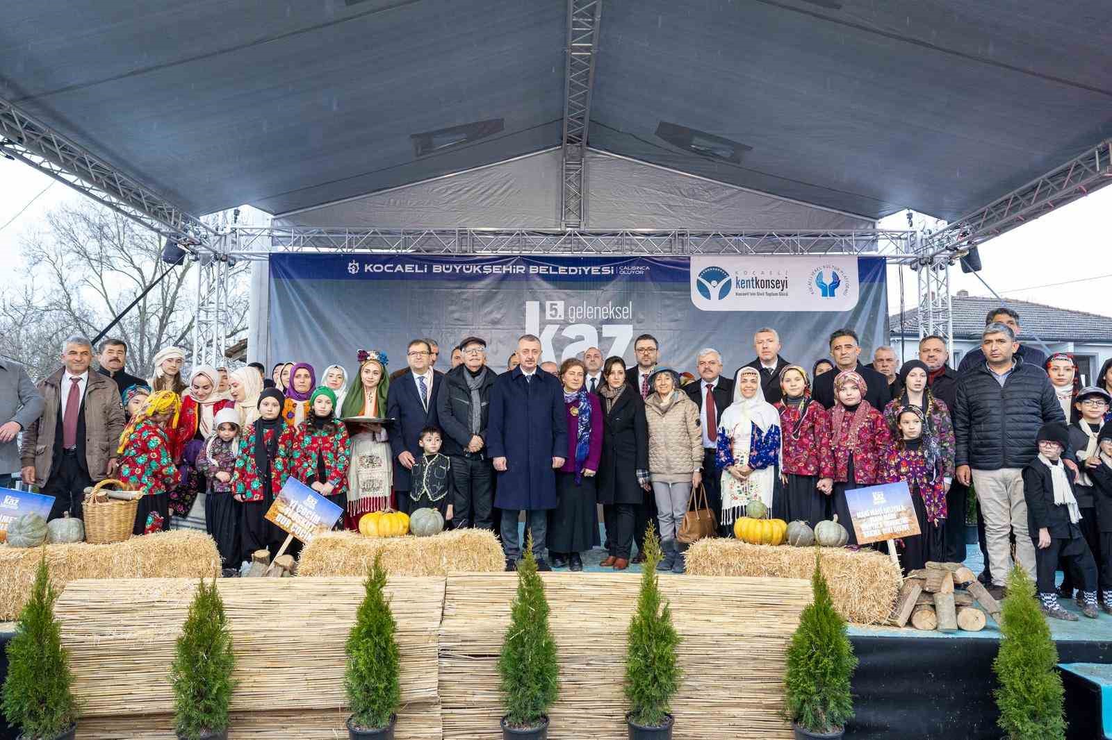 Kocaeli’de 200 yıllık ’imece’ geleneği: 5. Kaz Bayramı kutlandı
Kocaeli’de 200 yıllık ’imece’ geleneği: 5. Kaz Bayramı kutlandı
