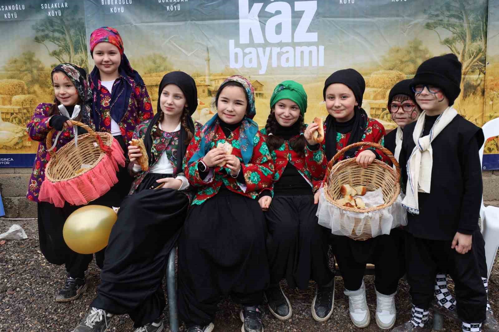 Kocaeli’de 200 yıllık ’imece’ geleneği: 5. Kaz Bayramı kutlandı
Kocaeli’de 200 yıllık ’imece’ geleneği: 5. Kaz Bayramı kutlandı
