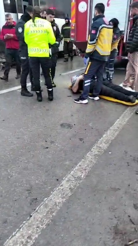 Kocaeli’de 3 araçlı zincirleme kaza: 7 yaralı
