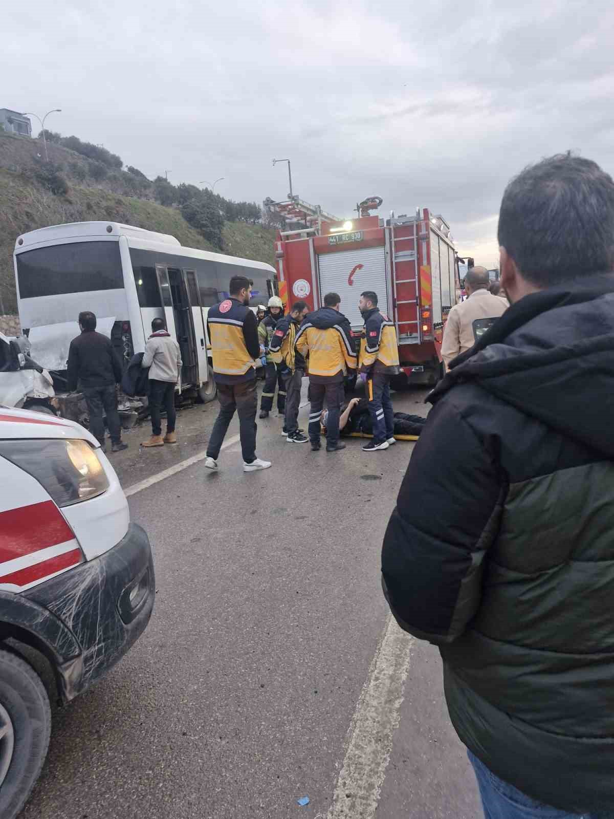 Kocaeli’de 3 araçlı zincirleme kaza: 7 yaralı
