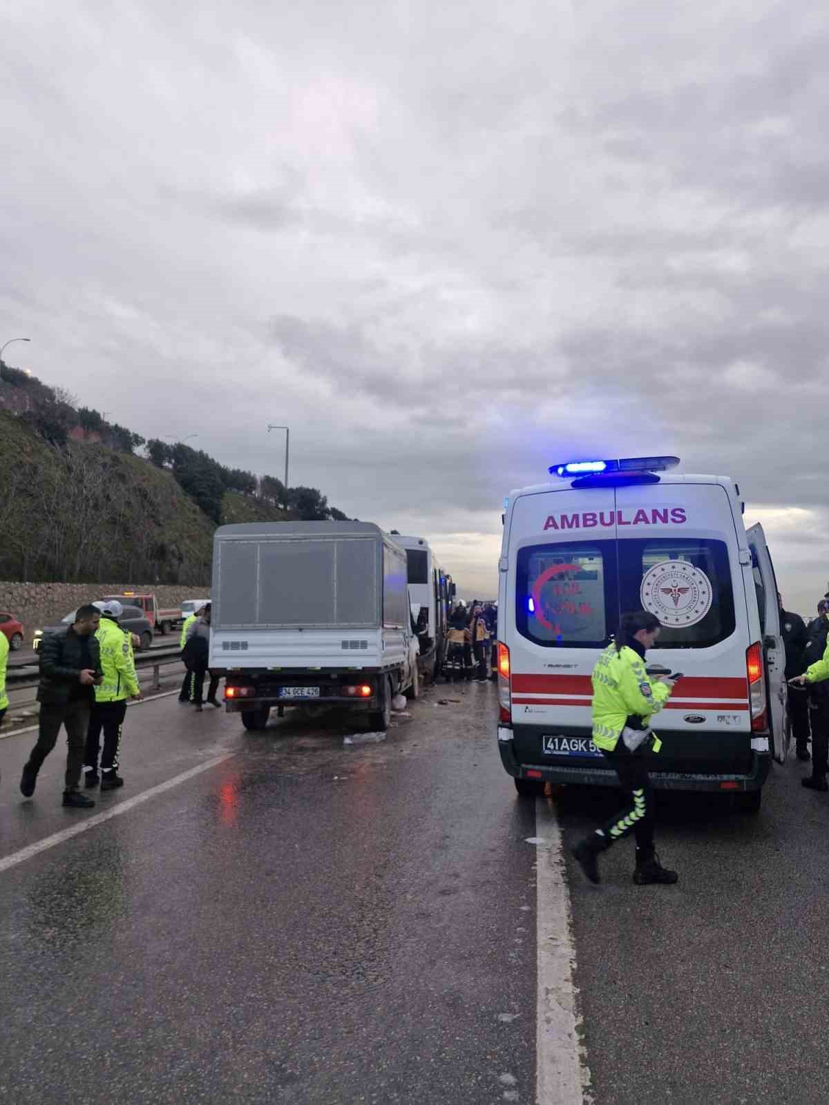 Kocaeli’de 3 araçlı zincirleme kaza: 7 yaralı
