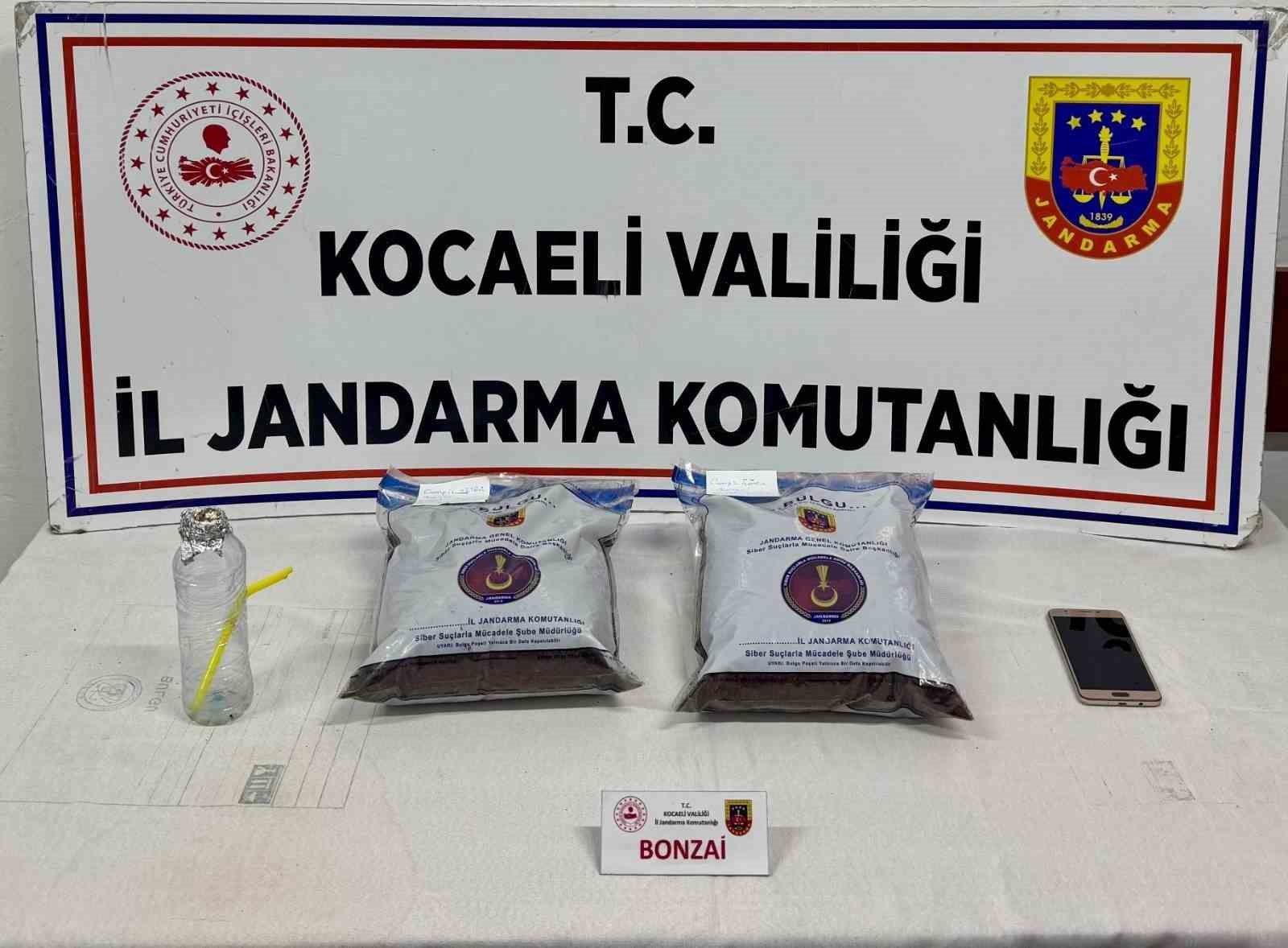 Kocaeli’de 3 kilo bonzai ve 5 bin hap ele geçirildi
