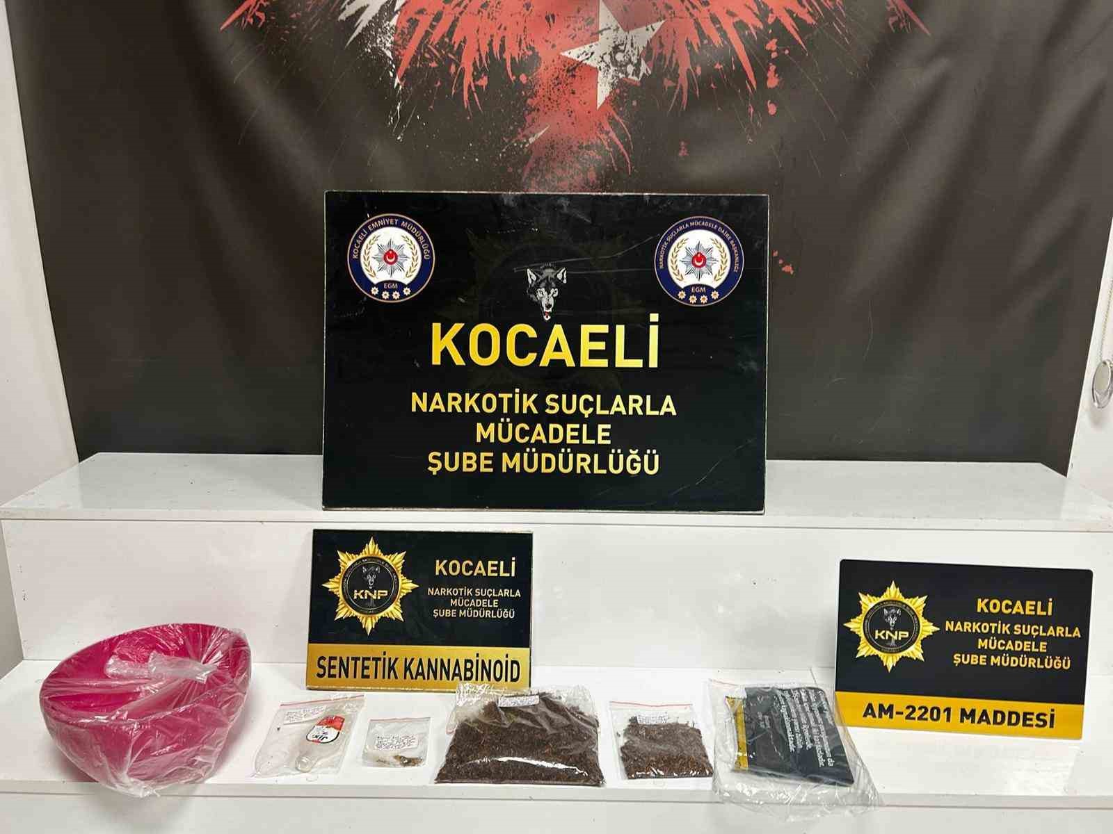 Kocaeli’de 4 bin 920 adet uyuşturucu hap ele geçirildi
