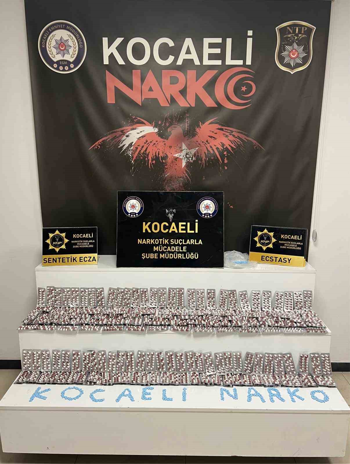 Kocaeli’de 4 bin 920 adet uyuşturucu hap ele geçirildi
